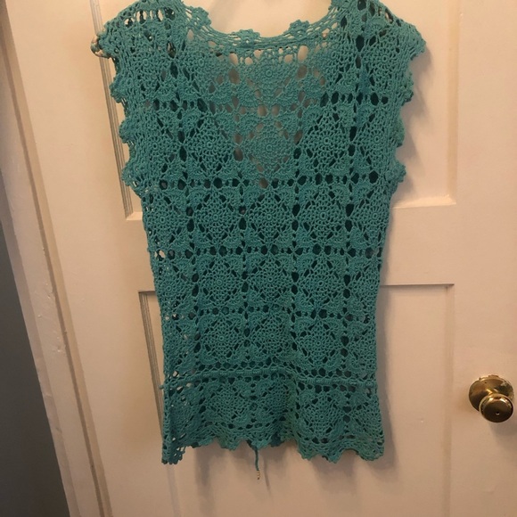 Elegant Crochet Women’s Top in Teal- perfect for those warm summer days. Used - Picture 7 of 10